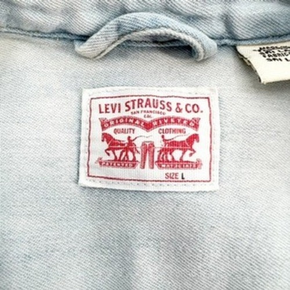 Levi Strauss Womens Western Denim Shirt Light Wash Pearl Snap Long Sleeve Large - Picture 4 of 6